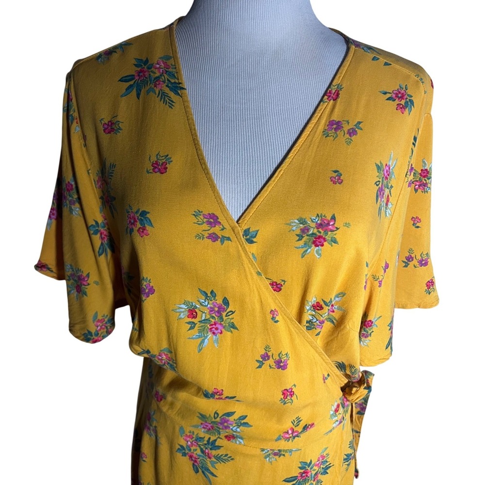 Peyton & Parker Wrap Dress Women L Yellow Floral Flutter Sleeve V-Neck Rayon - Picture 2 of 9